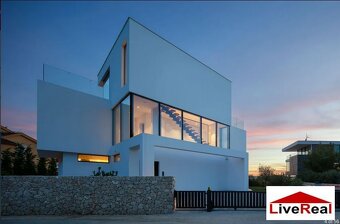 5izb LUXUSNÁ VILA, SUKOŠAN, 15m od mora, bazén, suterén, par - 4