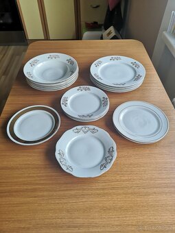 Porcelánobá sada talířů - 4