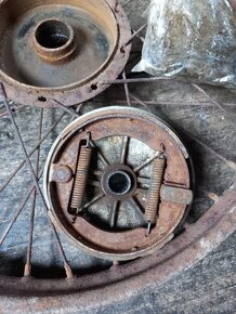 ČZ 125 t - ČZ 125b - Přední kolo - 4