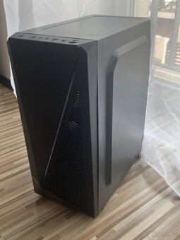 Prodám stolní PC + klávesnice a reproduktory - 4
