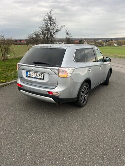 Mitsubishi Outlander 3 2015 2.2d 110kw 7mist 4x4 automat kam - 4