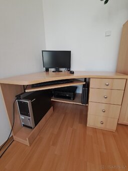 Rohový PC psací stůl - 4