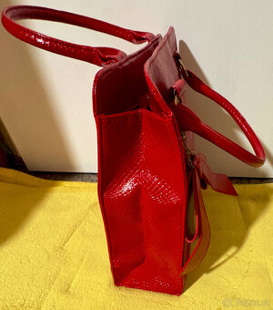 Červená kabelka do ruky z Avonu - 4