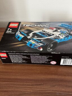 Lego TECHNIC policejní auto - 4