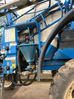 Samochodný postřikovač Matrot M24D - 4