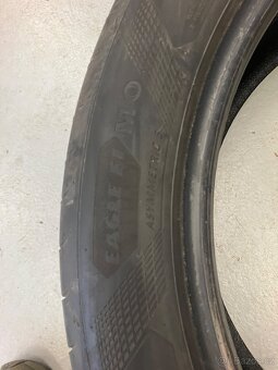 Good Year 255/45R20 - 4