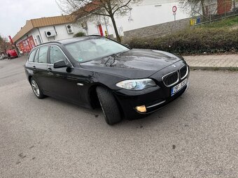 BMW F11 2011 530d 248t km 3.0d Automat kůže nové přední brzd - 4