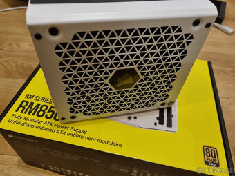 Corsair RM850 White - 850 W, MODULÁRNÍ, GOLD - 4