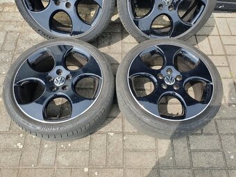 Alu kola vw 5x112 r18 7,5j et51 pneu 225/40/18 - 4