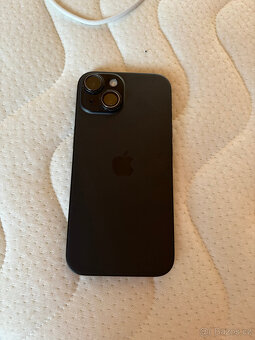 iphone 15 černý 128gb - top stav (rok a 3 měsíce starý) - 4