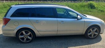 Opel Astra Caravan H - 4