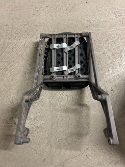 Prodám kufr Givi Bold (32 l) s plotnou - 4