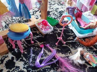 Barbie karavan a spousta doplňků - 4
