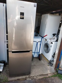 Prodám digitální ledničku zn.Samsung-180cm-- Dovezu - 4