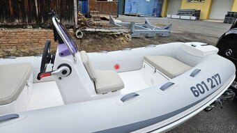 Motorový člun Grand S420NL + Yamaha + přívěs - 4