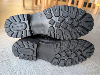 Kotníkové šněrovací kožené boty Remonte (Rieker), vel. 39 - 4