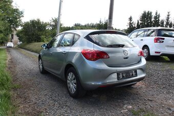 Opel Astra 1.4T 103kW, 2 x Majitel, Servisní kniha - 4