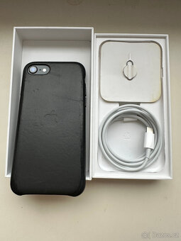 iPhone SE 2020 (2. generace) - 128 GB - 4