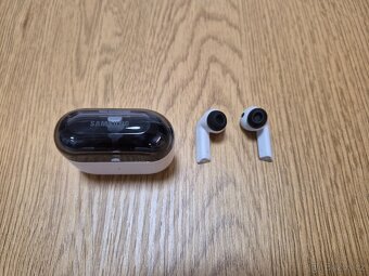 Bezdrátová sluchátka Samsung Galaxy Buds 3 FE 3 šedé - 4