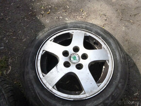 4x alu disky škoda (5x100) letní pneu 185/60 r14 - 4