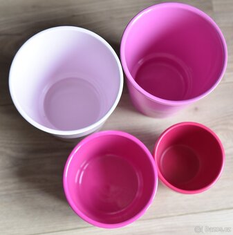 Čtyři obaly na květník, cena celkem - 4