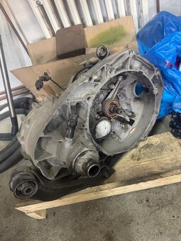 Motor +převodovka Transportér t4 2,5Tdi acv - 4