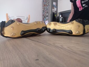 DĚTSKÉ KOPAČKY NIKE PREDATOR, ČERNO-ZLATÁ- JAKO NOVÉ, VEL.35 - 4
