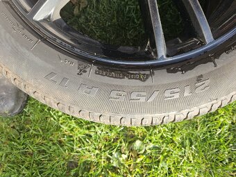 Alu kola 17" + zim. pneu 215/55 R17 – Škoda, 5x112 - 4