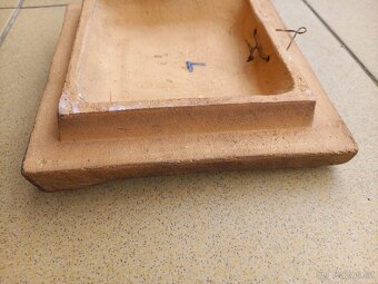 KERAMICKÝ RELIÉF – VODNÁŘ (JIHOKERA BECHYNĚ, 70. LÉTA) - 4