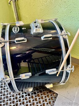 Buben na fandění. - 4