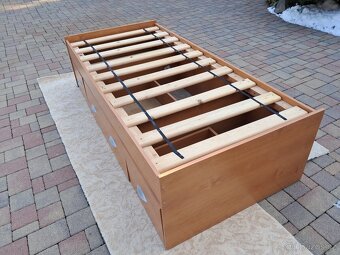 POSTEL S ROŠTEM A TŘEMI ŠUPLATY  - 4