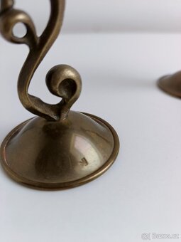 Pár kovových svícnů - 4