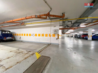 Prodej garážového stání, 12 m², Praha, ul. U kříže - 4