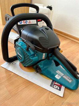 řetězová pila makita-EA3200S. - 4