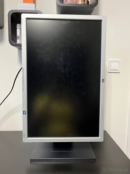 24-palcový LCD Monitor HP LP2465 včetně kabelů - 4