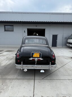 Dodge Coronet 1949 Sedan - 4