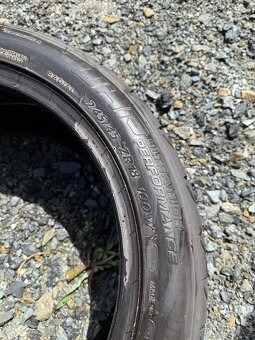 Pneu 245/45r18 - 4