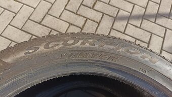 275 45 21 zimní Pirelli scorpion 2 kusy - 4