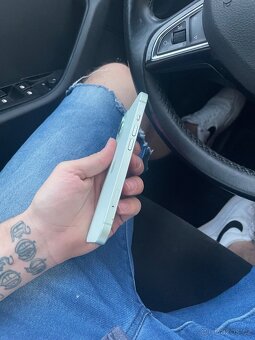 iPhone 15 - 4