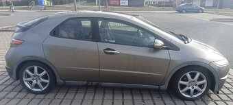 Honda Civic 1.8vtec ,manuál ,benzín - 4