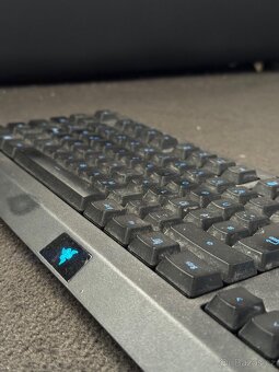 Herní PC set + monitor HP, klávesnice, podložka a myš Razer - 4