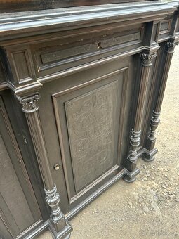 Starý kredenc vitrína - 4