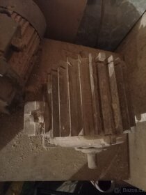 Úklid dílny - elektromotory, různé věci na hoblovku - 4
