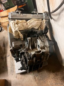 Kawasaki Zx7r motor - 4