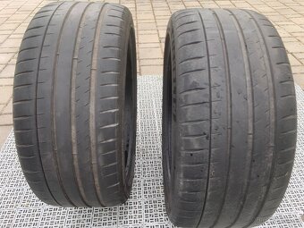 Pneu 235/40/19 - 4