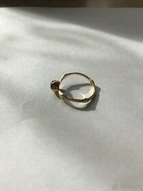 Prsten z 18 K zlata se surovým černým diamantem - 4