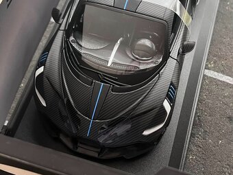 1:18 BUGATTI Divo - Carbon Series - Bburago - 4