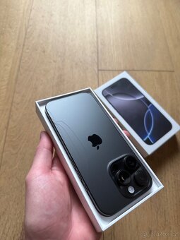 Apple iPhone 16 Pro 128GB cerny - 4