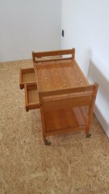 Pojizdny jidelni stul - 4