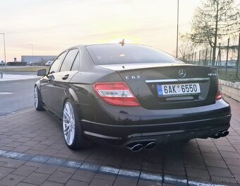 Mercedes Benz C63 AMG W204 2010 - 4